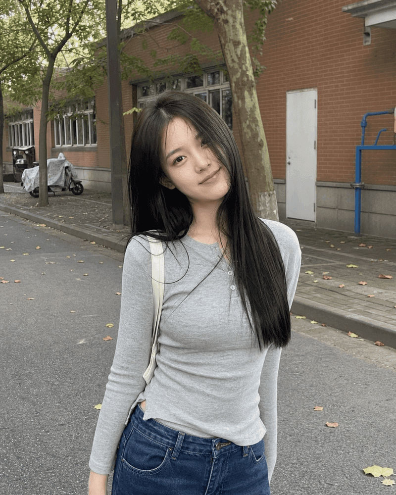Reference photo used for the AI Kiss Generator